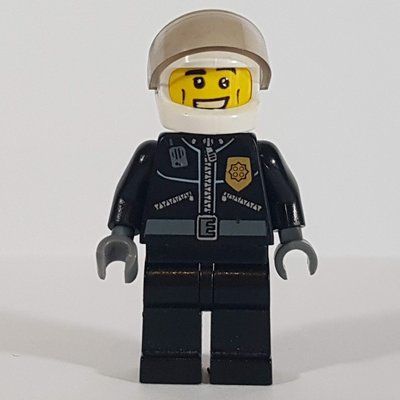 Minifiguur Policeman, Black Jacket with Zipper, Radio, Badge, and 'POLICE' on Back, White Helmet with Visor, Open Mouth uit set 30014