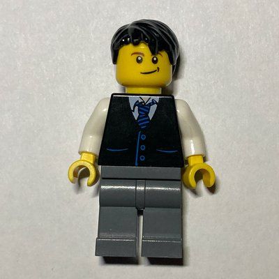 Minifiguur Man, Black Vest and Tie, Dark Bluish Gray Legs, Black Hair uit set 8402