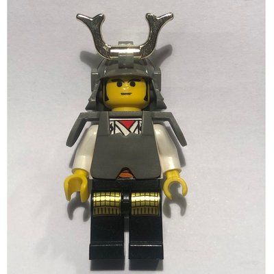 Figurine Shogun, Armor and Helmet with Horn, White Robe du set 3050