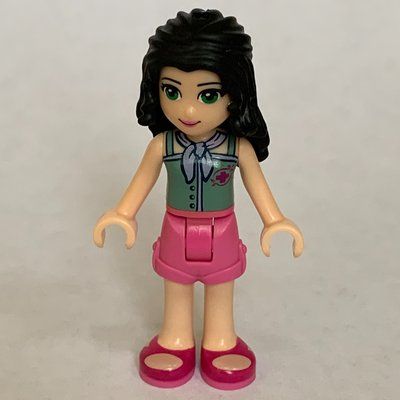 Figurine Emma - Sand Green Top, Dark Pink Shorts du set 41032