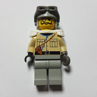 Minifiguur Baron Von Barron (Pilot) with Light Gray Hat uit set 5920