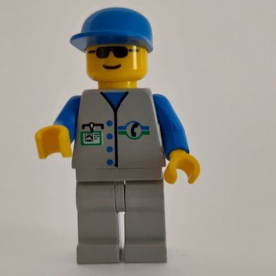 Figurine Repairman, Light Gray Vest with Phone Logo and ID Badge, Blue Cap, Sunglasses du set 6422