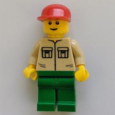 Figurine Man, Tan Shirt with Pockets, Green Legs, Red Cap du set 7904