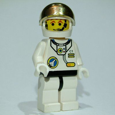 Minifigure Astronaut, White, Black Hips, Helmet with Large Chrome Gold Visor, Headset del set 3059