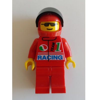 Minifigurka Racer, Red Jacket with Octan Logo and 'RACING', Red Legs, Red Helmet with Black Visor, Sunglasses z zestawu 6639