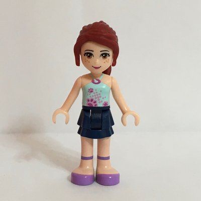 Minifigur Mia - Light Aqua Top, Dark Blue Skirt aus Set 3934
