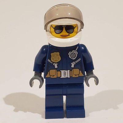 Figurine Policewoman, Dark Blue Jacket with Radio, Badge, and Belt with Pouches, White Helmet with Trans-Brown Visor, Sunglasses du set 60139