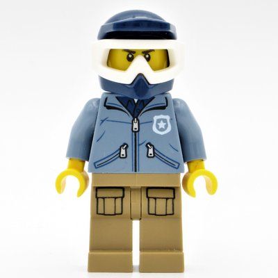 Minifigura Policeman, Sand Blue Jacket with Pockets and 'POLICE' on Back, Dark Blue Dirt Bike Helmet with Goggles del set 60170