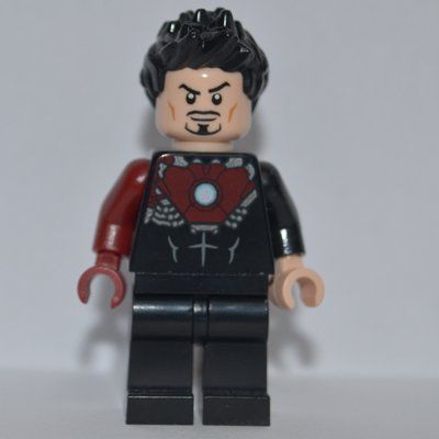 Figurine Tony Stark Transforming into Iron Man, Black Torso du set 40334