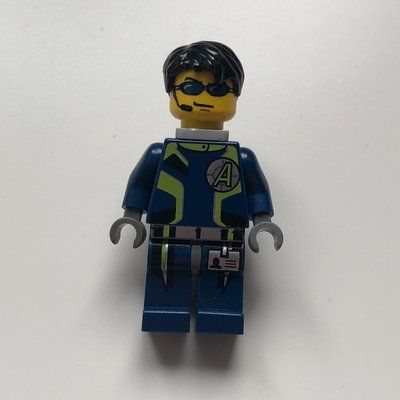 Minifigure Agent Chase with Neck Bracket del set 8631
