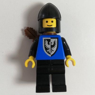 Figurine Archer (Black Falcon) - Black Legs, Black Hips, Pointed Shield, Chin-Guard du set 10039