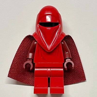Figurine Royal Guard, Dark Red Hands, 19888 Cape, 3626c Head du set 75159