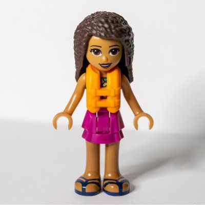 Minifigure Andrea - Magenta Top, Magenta Skirt del set 41347