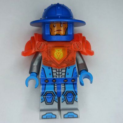Minifigurka Royal Soldier with Trans-Neon Orange Armor z zestawu 70347