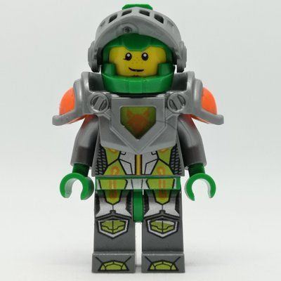 Minifiguur Aaron Fox with 1 x 2 Plate with Clip on Back uit set 70313