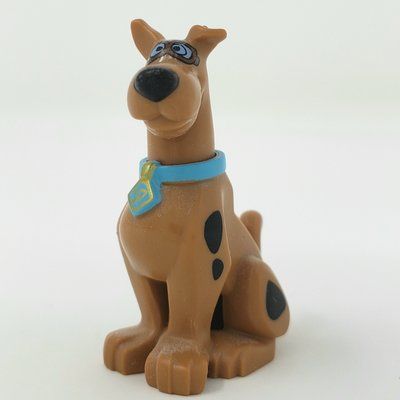 Minifigure Scooby-Doo Sitting Down with Goggles del set 75901
