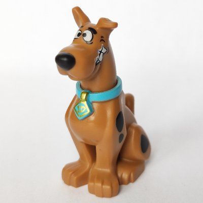 Minifigure Scooby-Doo Sitting Down with Scared, Clenched Teeth del set 75903