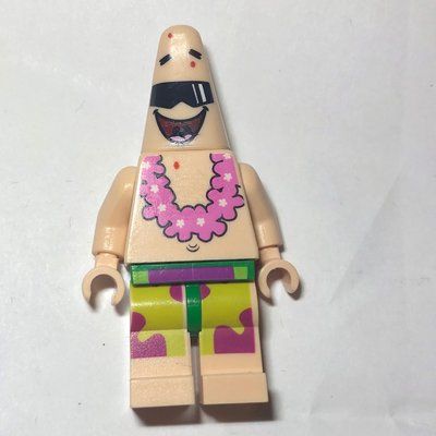 Minifigur Patrick Star with Lei and Sunglasses aus Set 3818