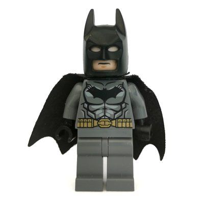 Figurine Batman, Dark Bluish Gray Suit, Black Cape and Cowl, Light Nougat Head, Dark Bluish Gray Hips, Muscles Outline du set 71173