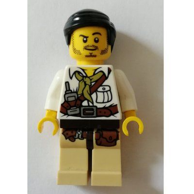 Minifigure Hero with White Shirt and Radio in Belt from set 5887