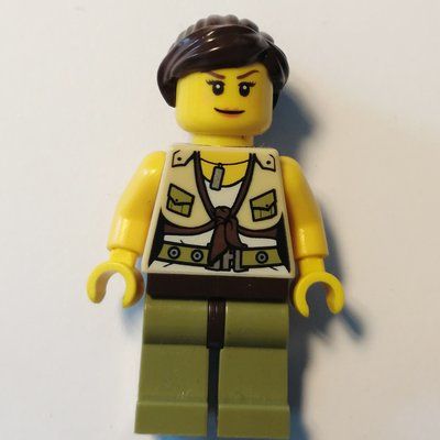 Minifigure Hero, Female from set 5887