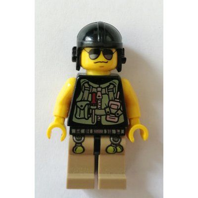 Minifigura Hero with Utility Vest del set 5885