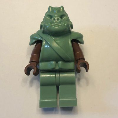 Minifigure Gamorrean Guard, Plain Head, Reddish Brown Torso from set 6210