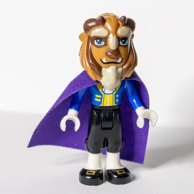 Minifigura Beast, Blue Jacket, Black Legs, Dark Purple Cape del set 41067