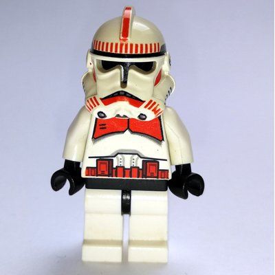 Figurine Clone Shock Trooper, Red Markings, Plain Black Head, Black Hips du set 7655