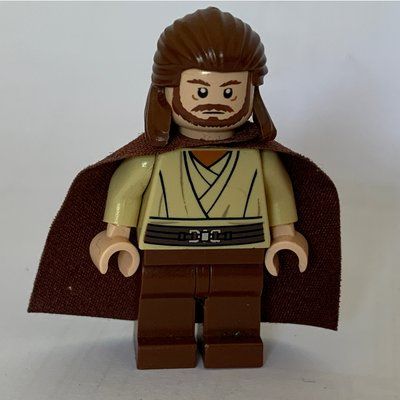 Minifigura Qui-Gon Jinn, Plain Reddish Brown Legs (3626b Head) del set 7961