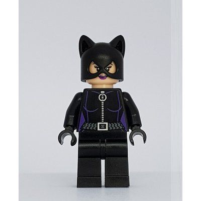 Minifigur Catwoman with Purple Lips aus Set 6858