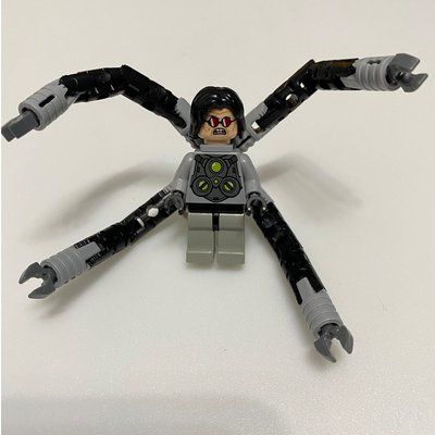 Figurine Dr. Octopus / Doc Ock with Red Sunglasses and Light Bluish Gray Suit du set 6873