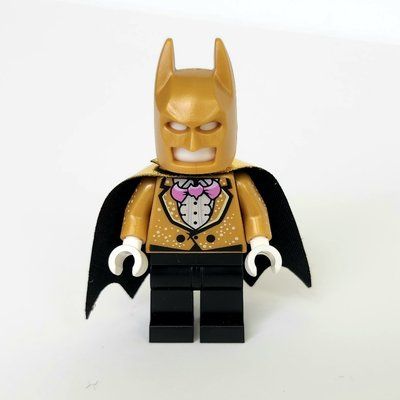 Minifigura Batman, Gold Tuxedo, Gold Cape and Cowl del set 70909