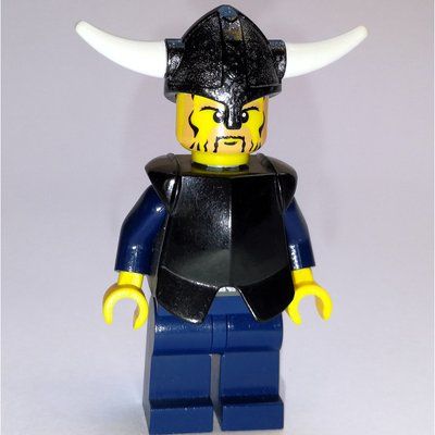 Minifigurka Viking Warrior - Black Breast Plate, Dark BLue Legs z zestawu 7015