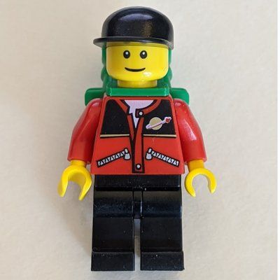 Minifigurka Man - Red Jacket, Black Legs, Black Cap, Green Backpack z zestawu 4513