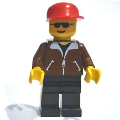 Minifiguur Man - Brown Jacket, Black Legs, Red Cap uit set 4559