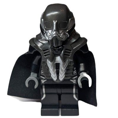 Figurine General Zod with Helmet, Armor, and Cape du set 76009