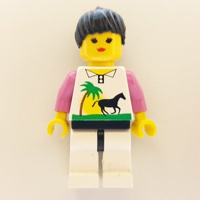 Minifigure Woman - White Torso with Horse, Pink Arms, White Legs del set 2150
