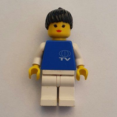 Minifigure TV Worker - Blue Torso, White Legs, Female del set 4556