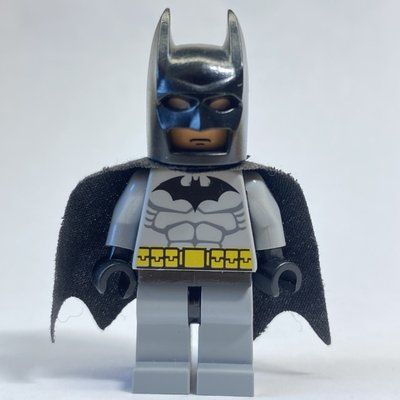 Figurine Batman, Light Bluish Gray Suit, Black Cape and Cowl, Light Nougat Head du set 7782