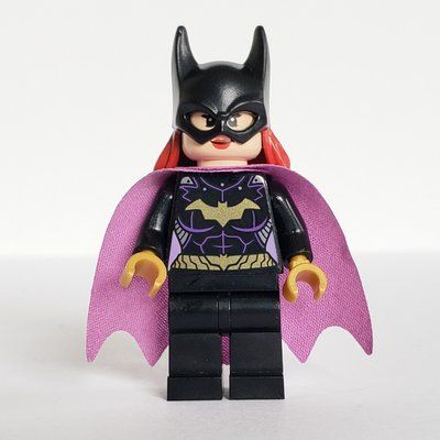 Minifiguur Batgirl, Black Suit, Medium Lavender Cape uit set 76013