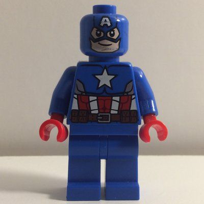 Minifigure Captain America in Blue Suit and Plain Blue Legs del set 76017