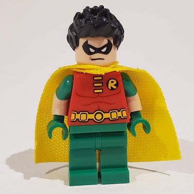 Minifigura Robin with Green Short Sleeves and Legs del set 76035