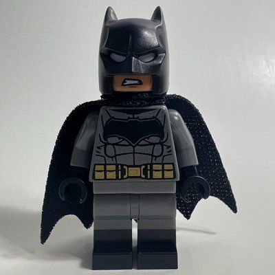 Figurine Batman, Dark Bluish Gray Suit, Black Cape and Cowl, Black Head, Black Boots, Large Batman Logo du set 76045