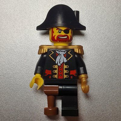 Figurine Pirate - Captain, Pearl Gold Hook, Bicorne du set 10210