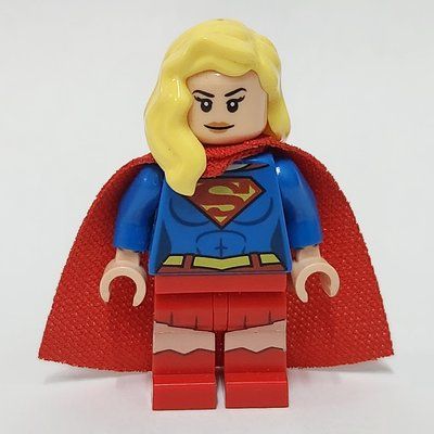 Minifiguur Supergirl with Bright Light Yellow Hair over Shoulder uit set 76040