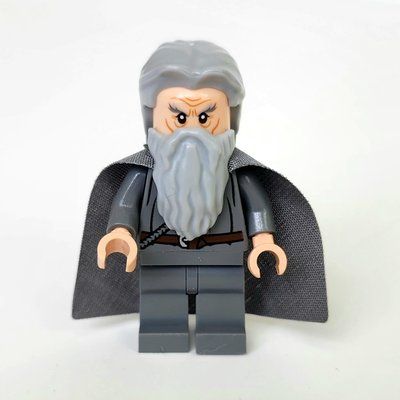 Minifigur Gandalf The Grey - Dark Bluish Gray Cape aus Set 10237
