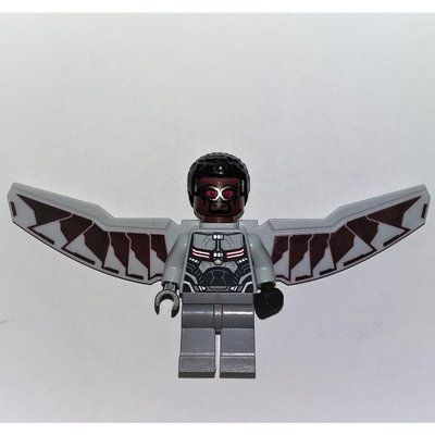 Figurine Falcon with Light Bluish Gray and Dark Red Wings du set 76050