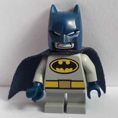 Figurine Batman, Light Bluish Gray Suit, Dark Blue Cape and Cowl, Short Legs du set 76069