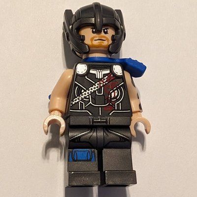 Minifigurka Thor with Blue Scabbard z zestawu 76088
